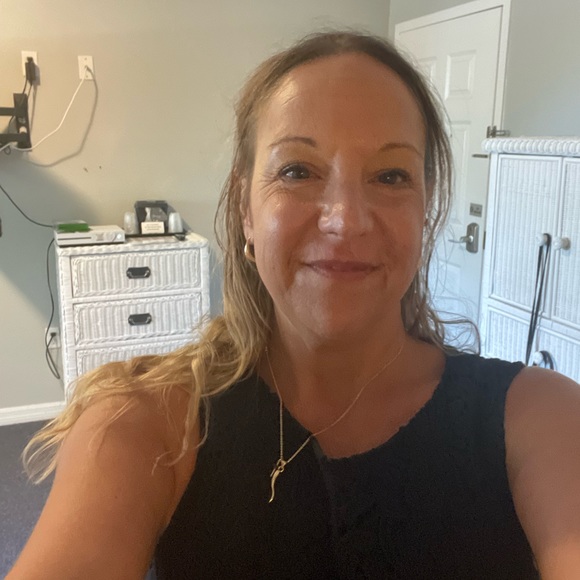 Meet your Posher, Hannah - Picture 1 of 1